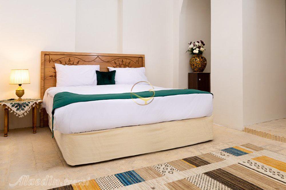 هتل آقازاده ابرکوه | علاءالدین تراول