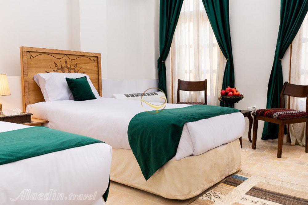 هتل آقازاده ابرکوه | علاءالدین تراول