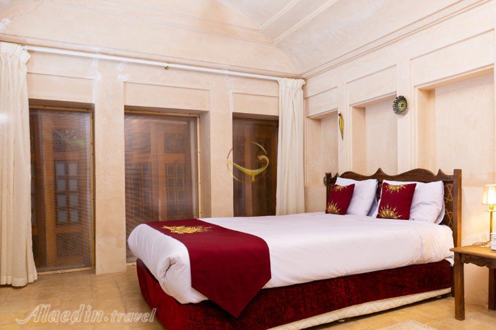 هتل آقازاده ابرکوه | علاءالدین تراول