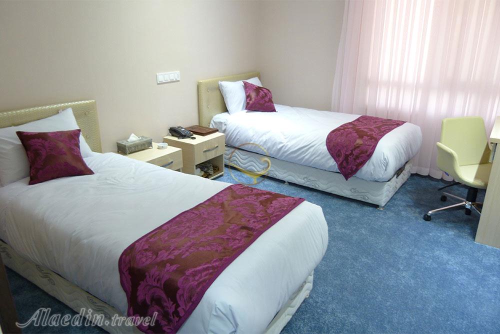 اتاق دوتخته توئین هتل 3ستاره علمدار بافق | علاءالدین تراول