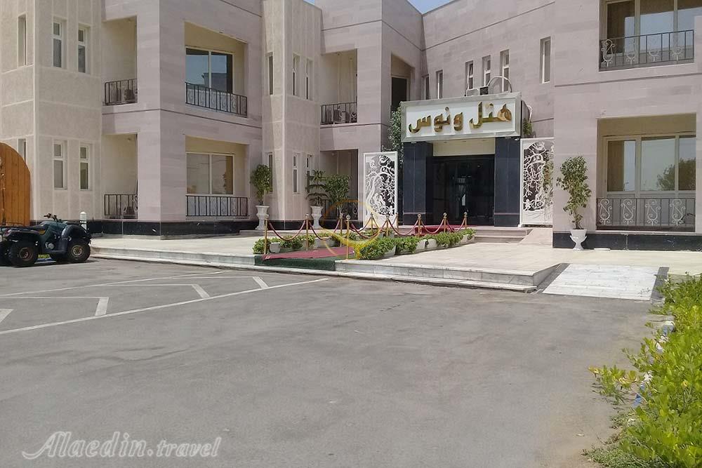 نمای هتل ساحلی 3 ستاره ونوس چابهار | علاءالدین تراول