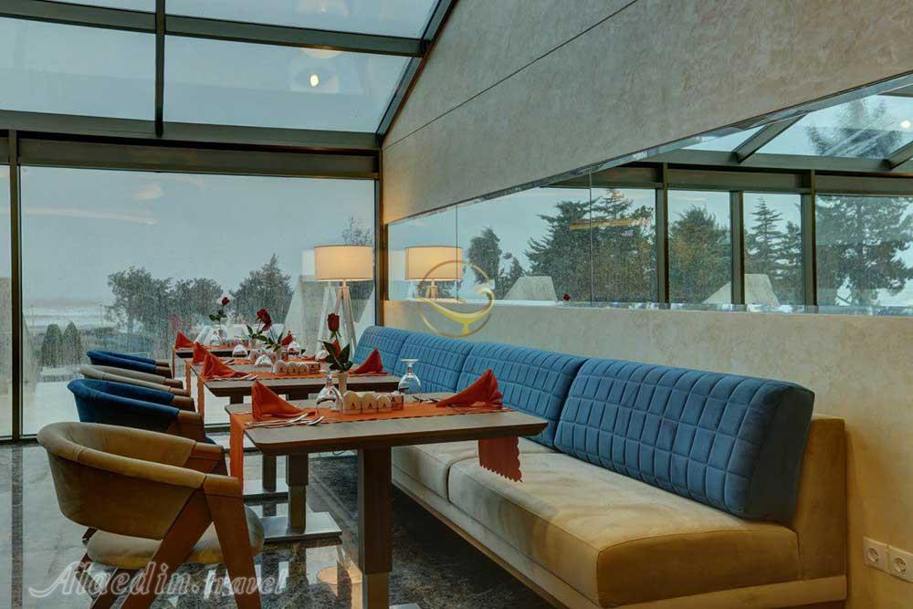 سالن صبحانه هتل پنج ستاره پارسيان آزادی خزر (هایت) چالوس | علاءالدین تراول