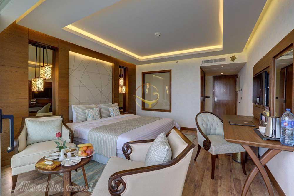 اتاق دبل هتل پنج ستاره پارسيان آزادی خزر (هایت) چالوس | علاءالدین تراول