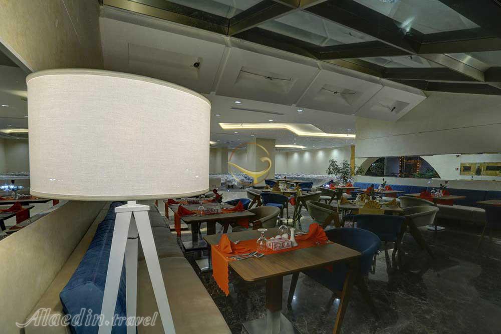 رستوران هتل پنج ستاره پارسيان آزادی خزر (هایت) چالوس | علاءالدین تراول