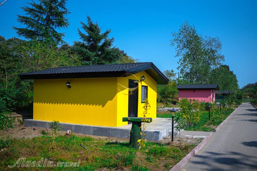 کلبه های هتل پارسيان آزادی خزر (هایت چالوس) | علاءالدین تراول