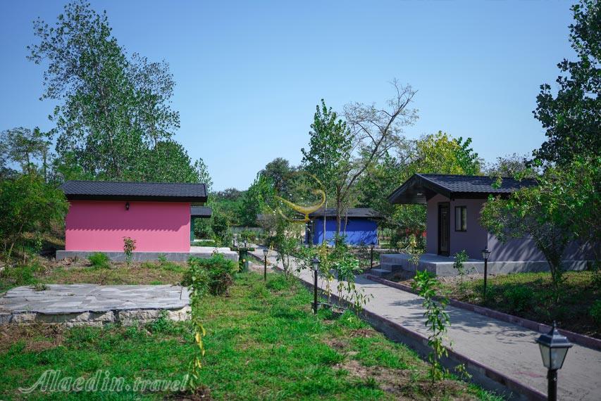 کلبه های هتل پارسيان آزادی خزر (هایت چالوس) | علاءالدین تراول