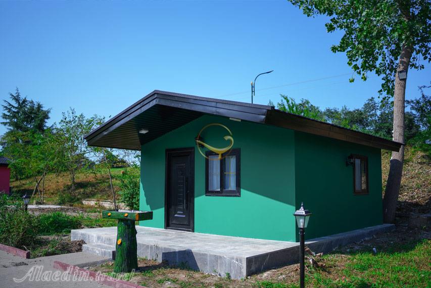 کلبه های هتل پارسيان آزادی خزر (هایت چالوس) | علاءالدین تراول