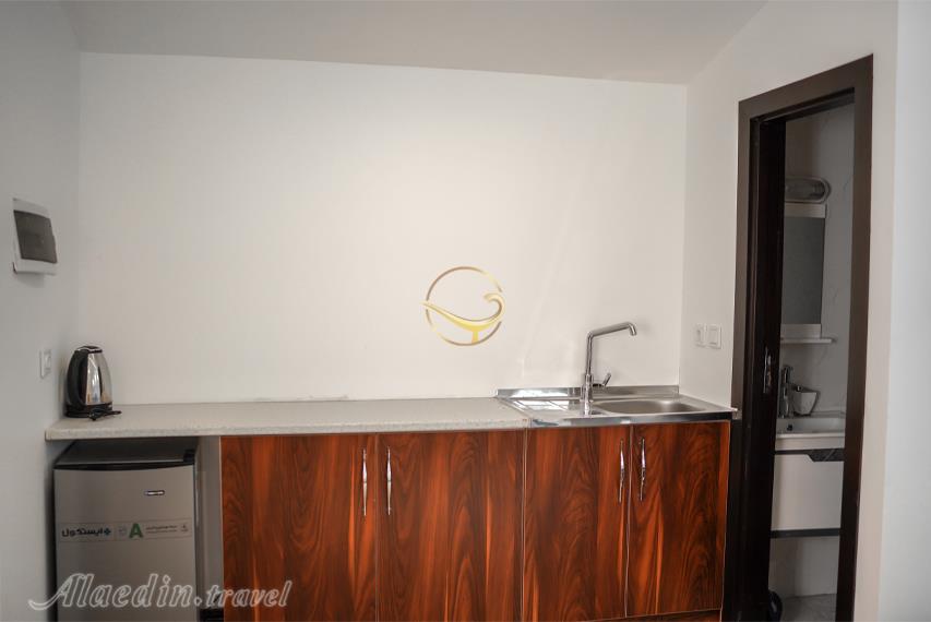 کلبه های هتل پارسيان آزادی خزر (هایت چالوس) | علاءالدین تراول