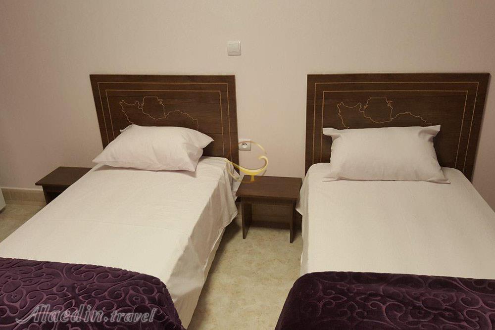 اتاق دو تخته تویین هتل 3 ستاره ایران زمین دورود | علاءالدین تراول