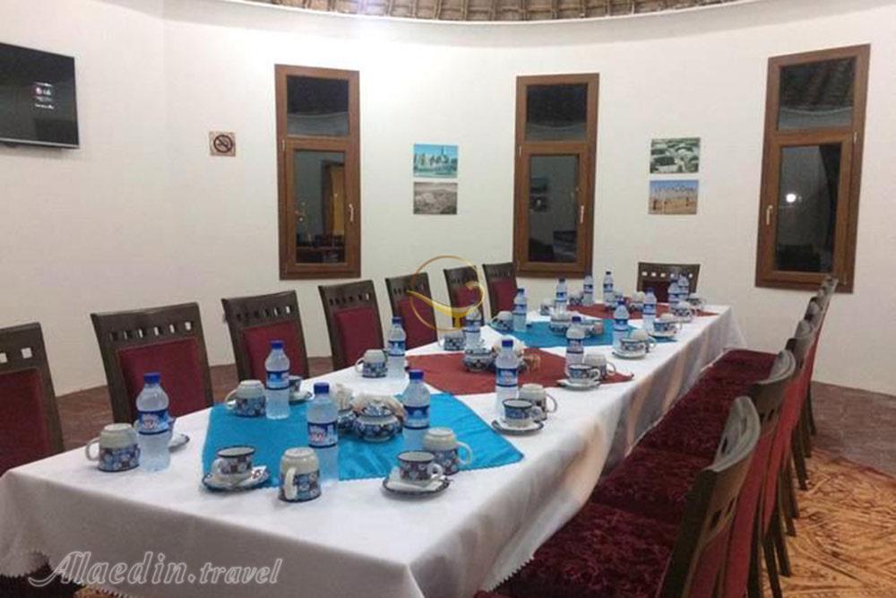 رستوران هتل چهارستاره پارسیان قلعه گنج کرمان | علاءالدین تراول