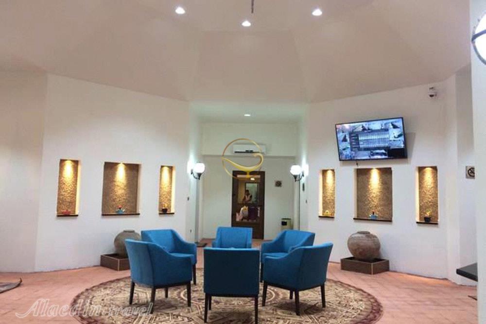 سوئیت هتل چهارستاره پارسیان قلعه گنج کرمان | علاءالدین تراول