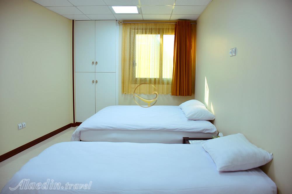 مهمانپذیر بید اصفهان | علاءالدین تراول