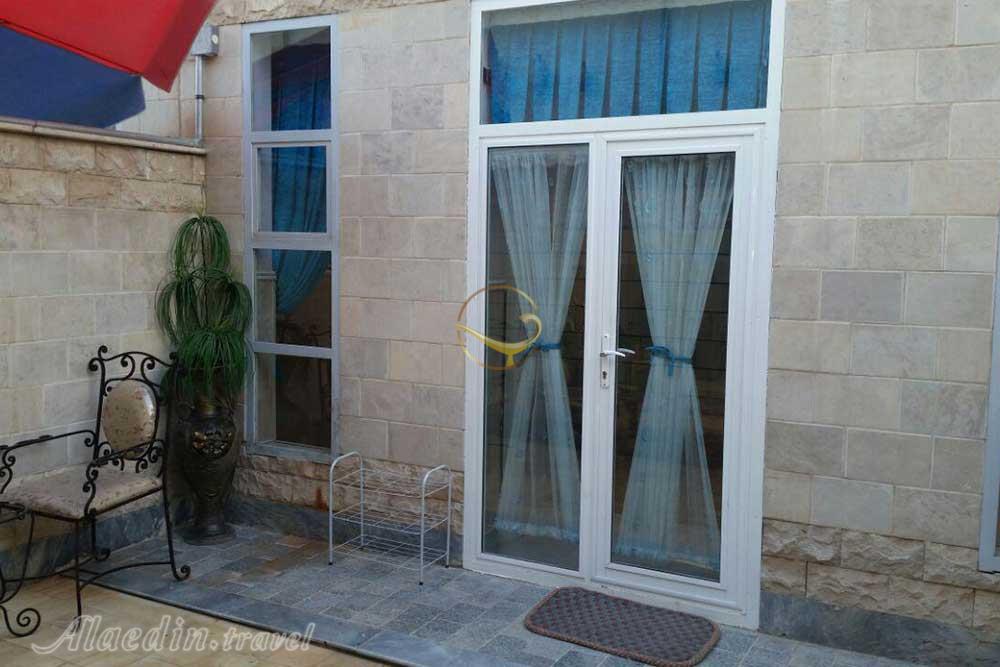 حیاط هتل آپارتمان 3 ستاره هخامنشیان اصفهان | علاءالدین تراول