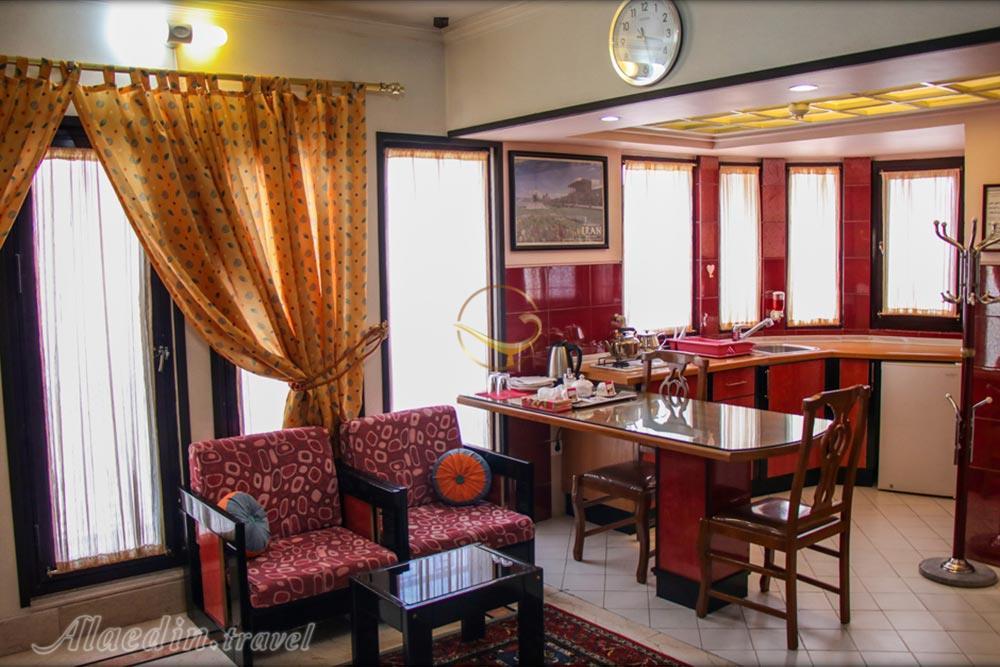 آشپزخانه سوِئیت هتل آپارتمان 3 ستاره هشت بهشت اصفهان | علاءالدین تراول