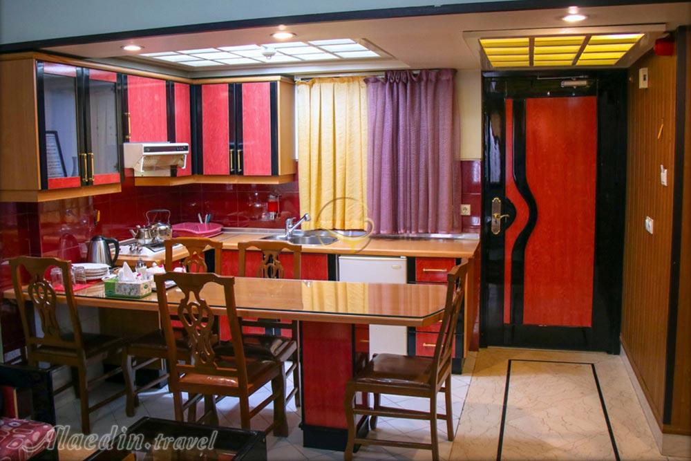 آشپزخانه سوِئیت هتل آپارتمان 3 ستاره هشت بهشت اصفهان | علاءالدین تراول