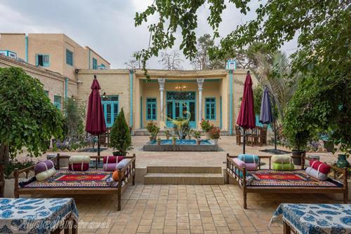 سرای سنتی هاتف اصفهان