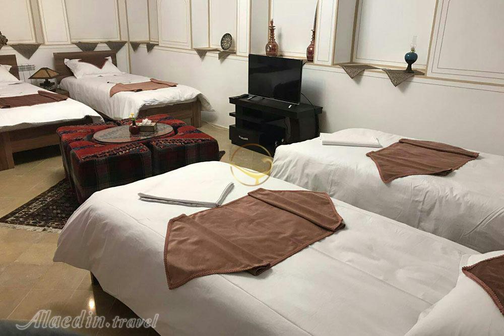 اتاق پنج تخته خانه سنتی ایروانی اصفهان | علاءالدین تراول