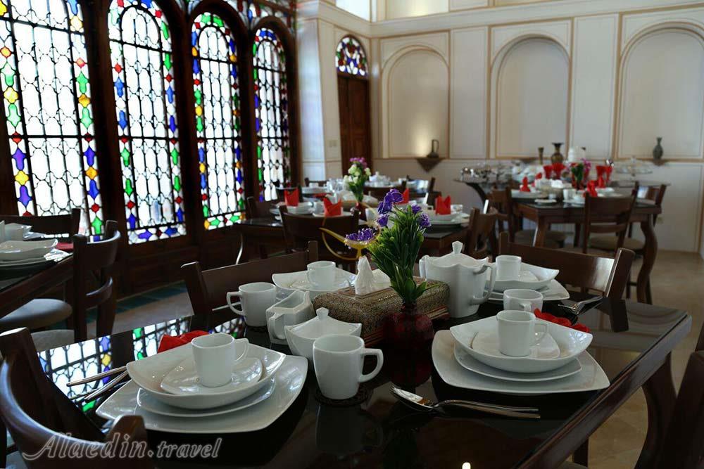 رستوران خانه سنتی ایروانی اصفهان | علاءالدین تراول