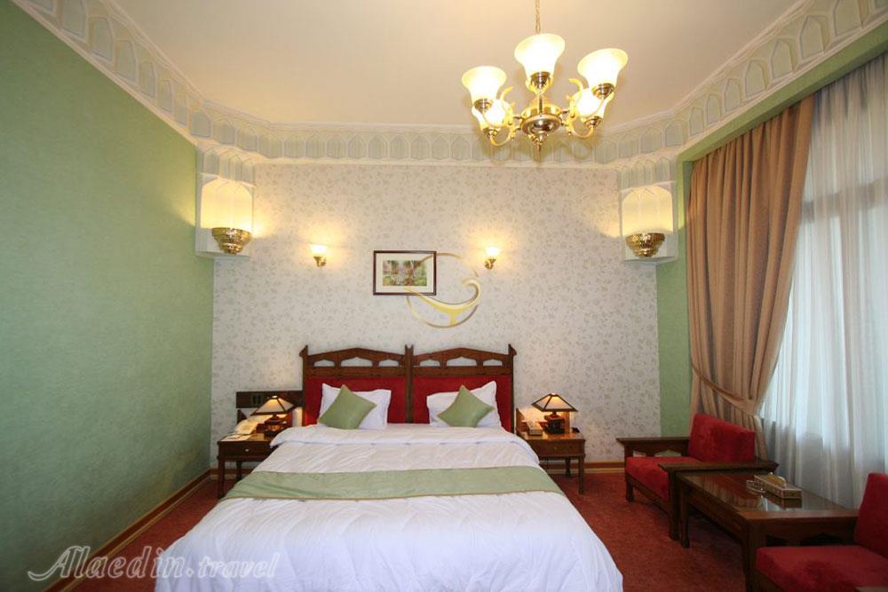 هتل کاربات اصفهان | علاءالدین تراول