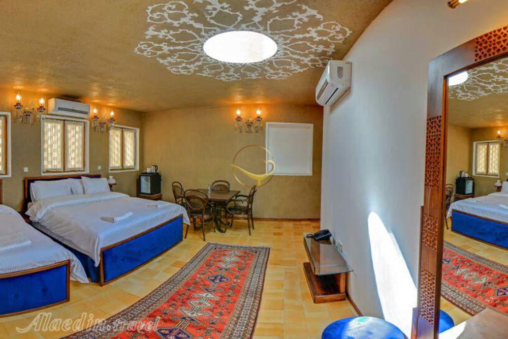 اتاق سه تخته هتل کریاس اصفهان | علاءالدین تراول