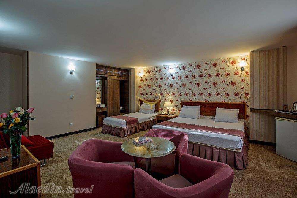 سوئیت سه تخته هتل 3 ستاره پارسیان سوئیت اصفهان | علاءالدین تراول