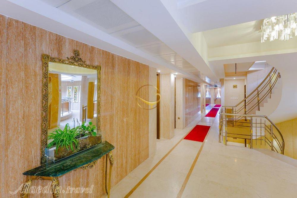 راهروی هتل 4 ستاره سفیر اصفهان | علاءالدین تراول