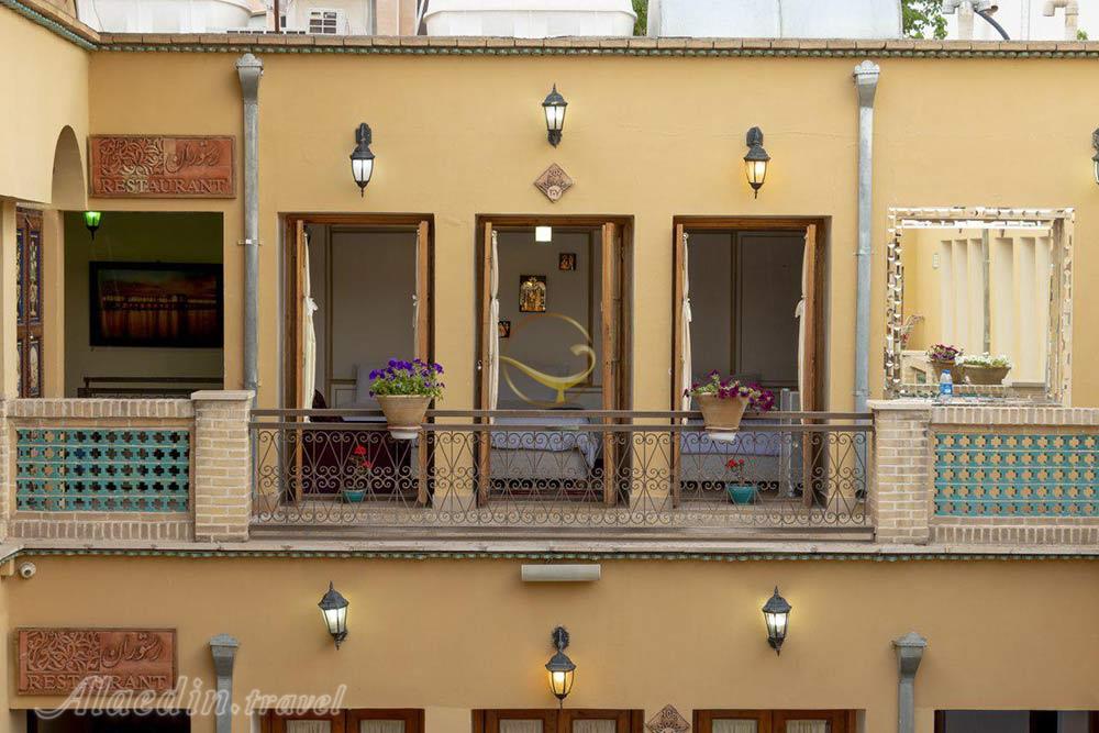 نمای بیرونی هتل سنتی طلوع خورشید اصفهان | علاءالدین تراول