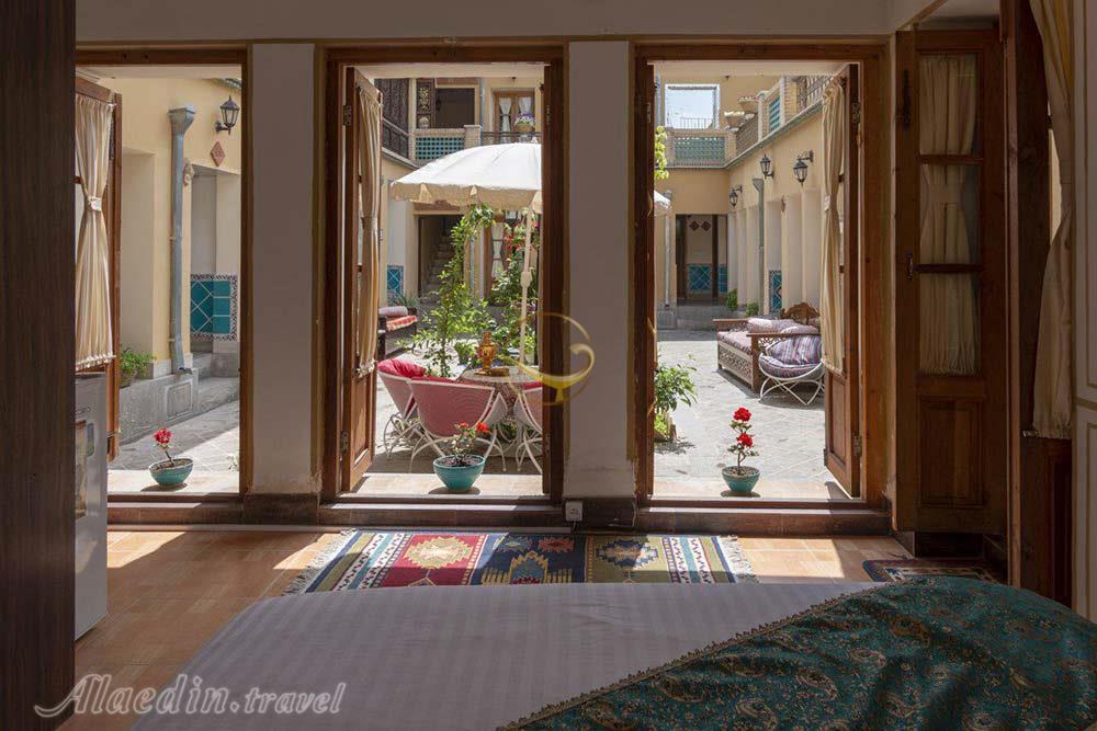 اتاق دو تخته سنتی طلوع خورشید اصفهان | علاءالدین تراول