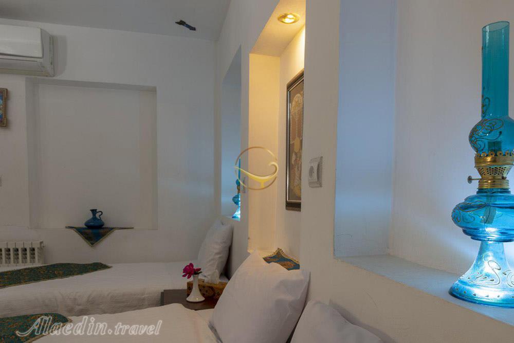 اتاق سه تخته هتل طلوع خورشید اصفهان | علاءالدین تراول