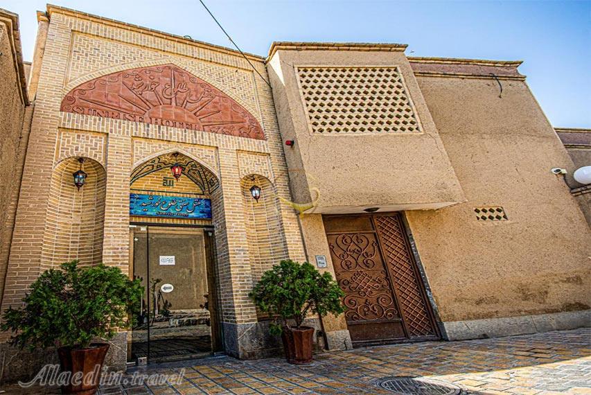 هتل طلوع خورشید اصفهان | علاالدین تراول