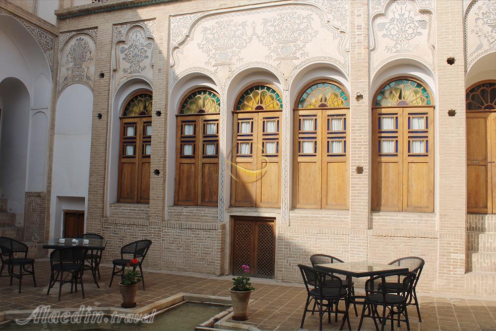 هتل عامری‌ها کاشان | علاءالدین تراول