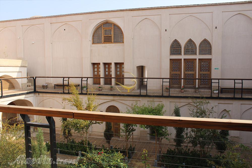 هتل عامری‌ها کاشان | علاءالدین تراول