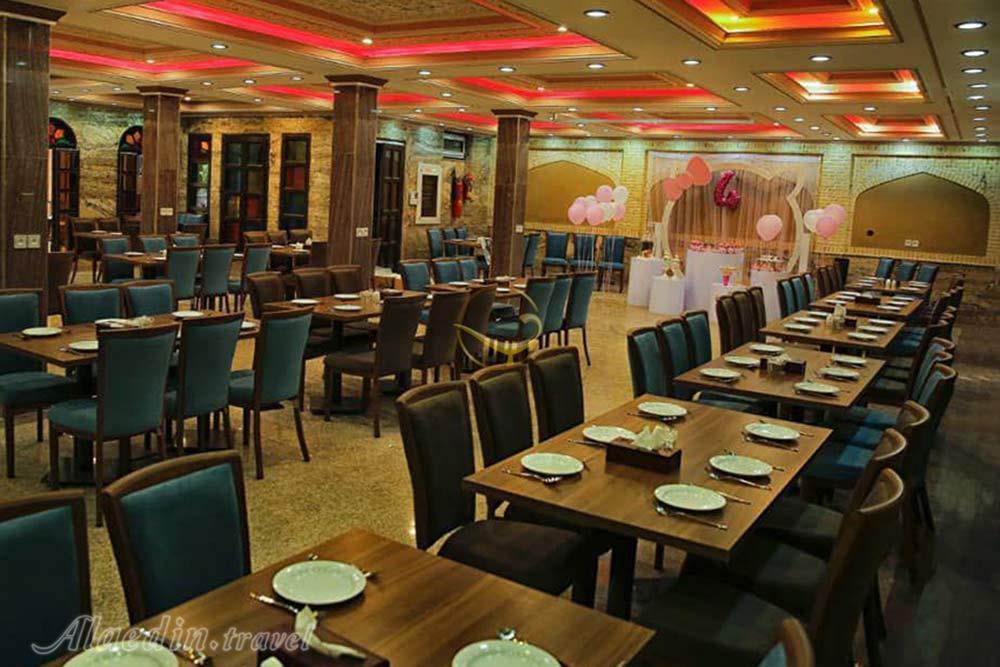 رستوران هتل 3 ستاره ارگ محتشم قمصر کاشان | علاءالدین تراول