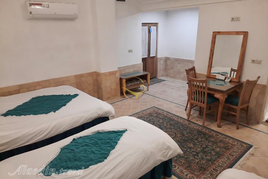 اقامتگاه سنتی سرای باباافضل کاشان | علاالدین تراول