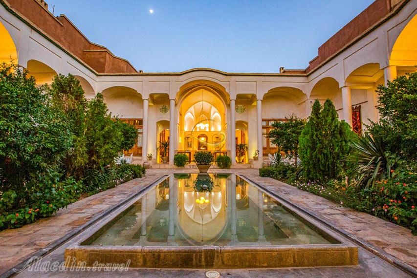 هتل درب باغ کاشان | علاءالدین تراول