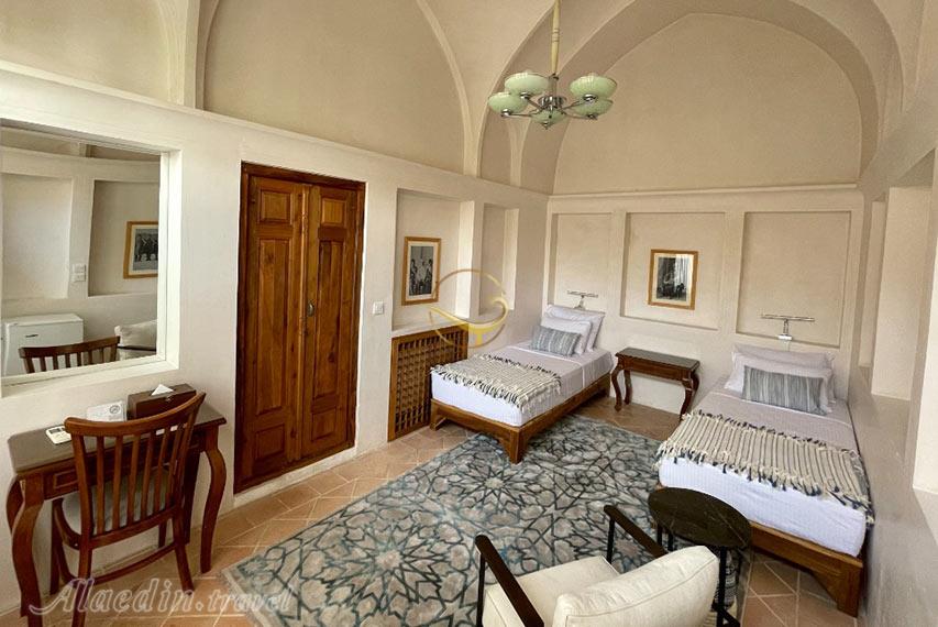 هتل درب باغ کاشان | علاءالدین تراول