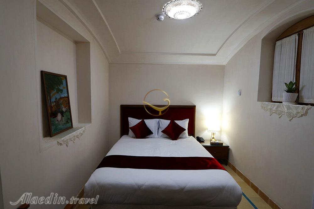 هتل عمارت ماندگار کاشان | علاءالدین تراول