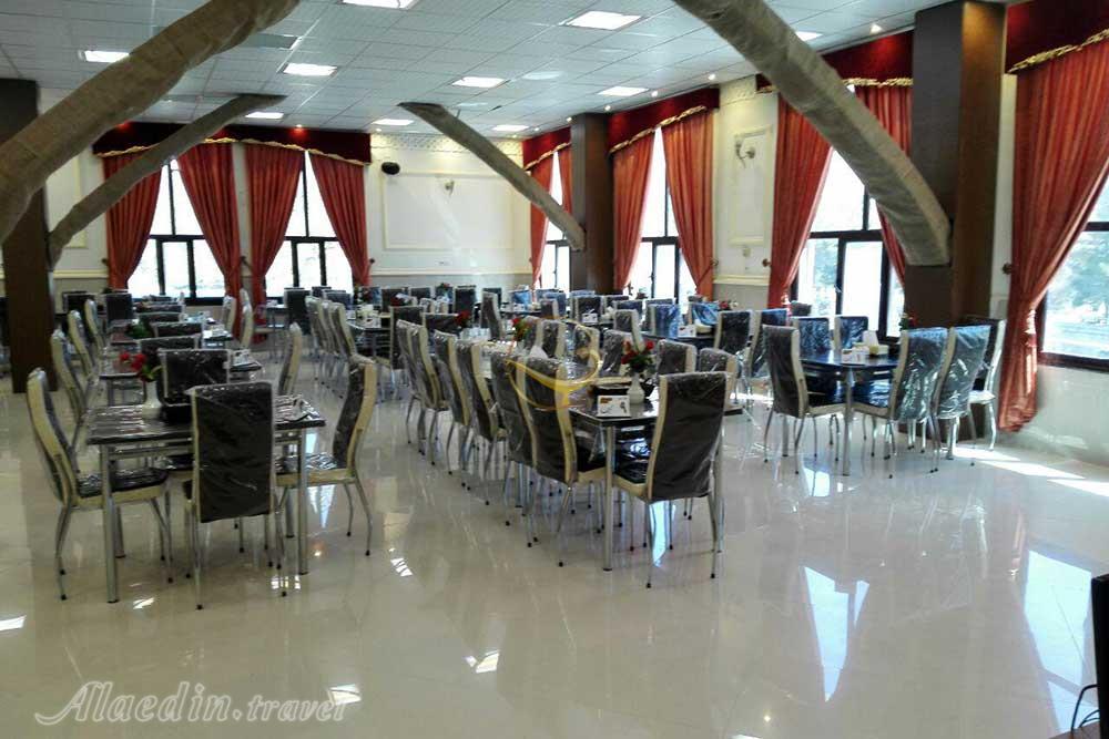 رستوران هتل گلستان قمصر کاشان | علاءالدین تراول