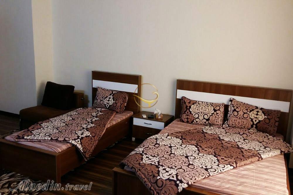 اتاق سه تخته مجتمع گردشگری خورشیدی اردهال | علاءالدین تراول