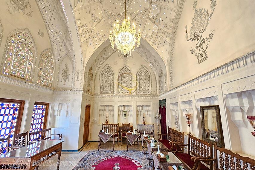 شاهنشین هتل مهینستان راهب کاشان | علاالدین تراول