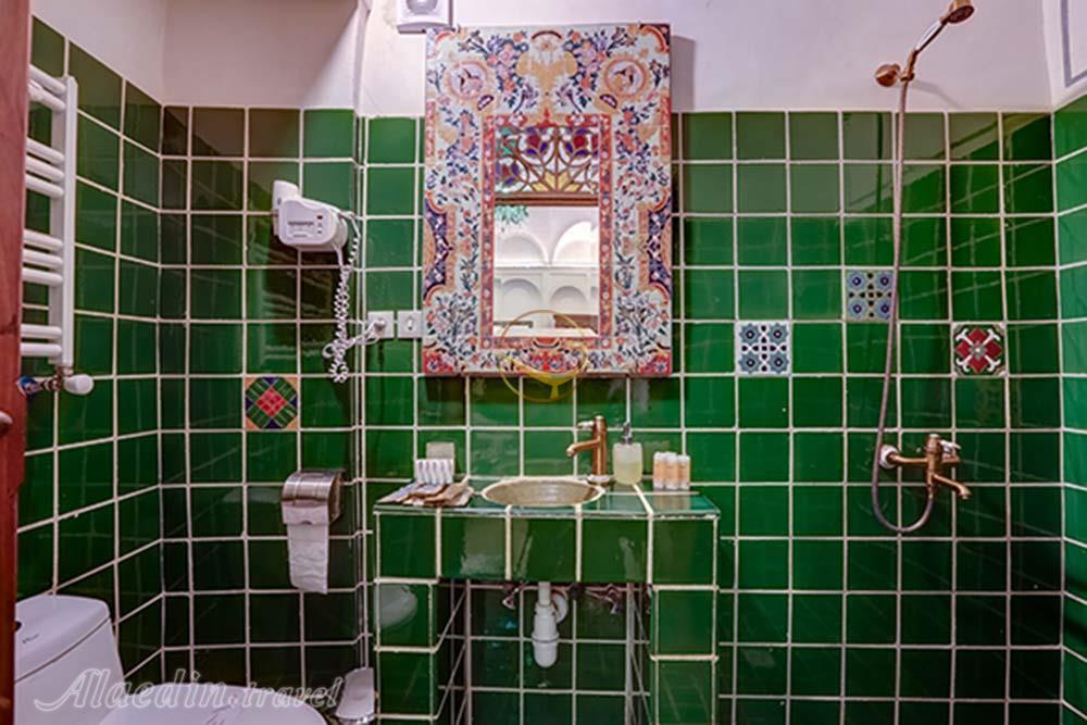 سرویس بهداشتی و حمام هتل سنتی 4 ستاره خانه مرشدی کاشان | علاءالدین تراول