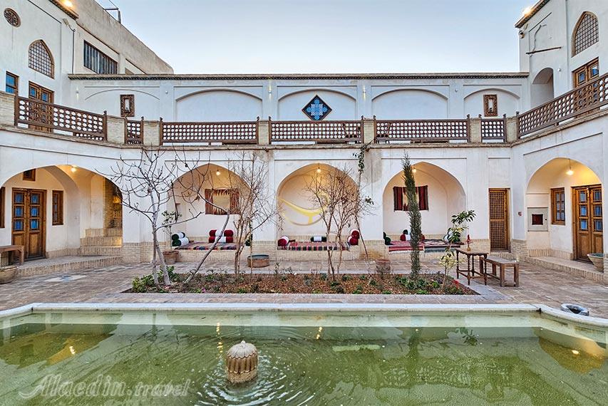 هتل خانه مرشدی 2 (ادیب) کاشان