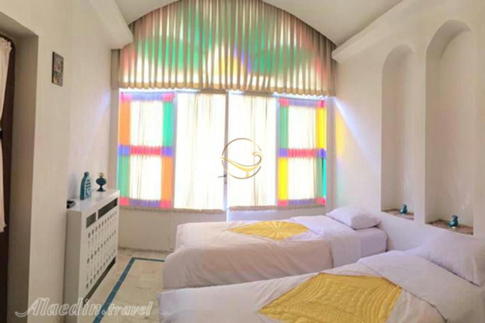 اتاق دو تخته اقامتگاه سنتی سرای ملک کاشان | علاءالدین تراول