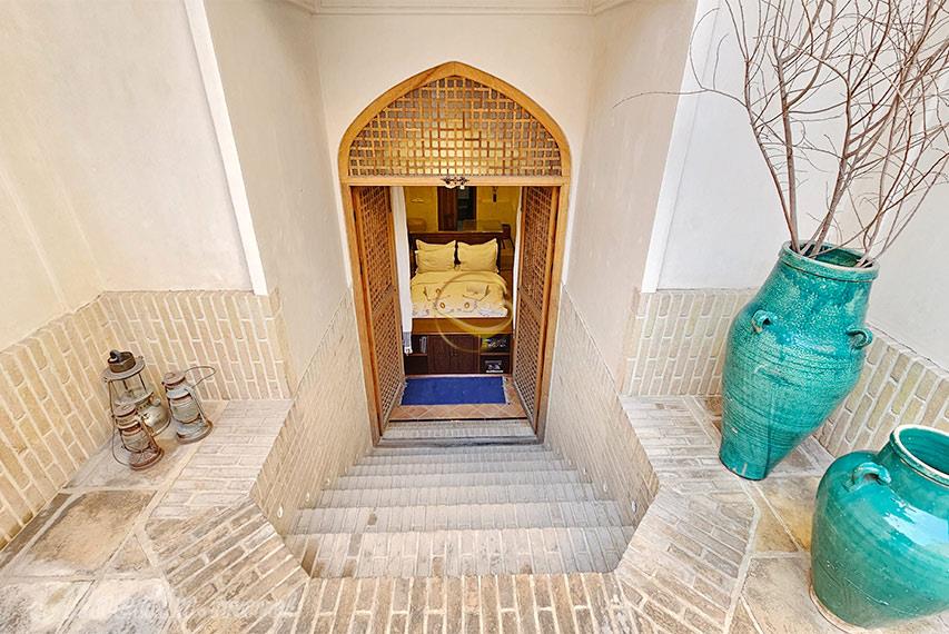 نمای بالا از اتاق سرداب بوتیک هتل سوریجان کاشان | علاالدین تراول