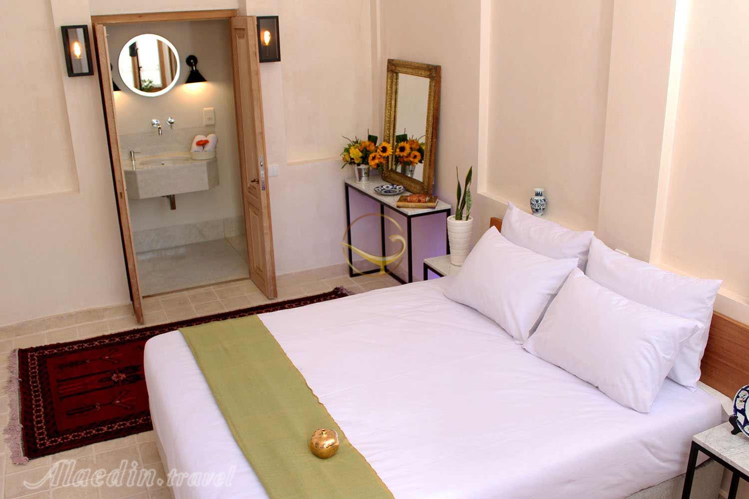 بوتیک هتل زاویه کاشان | علاءالدین تراول