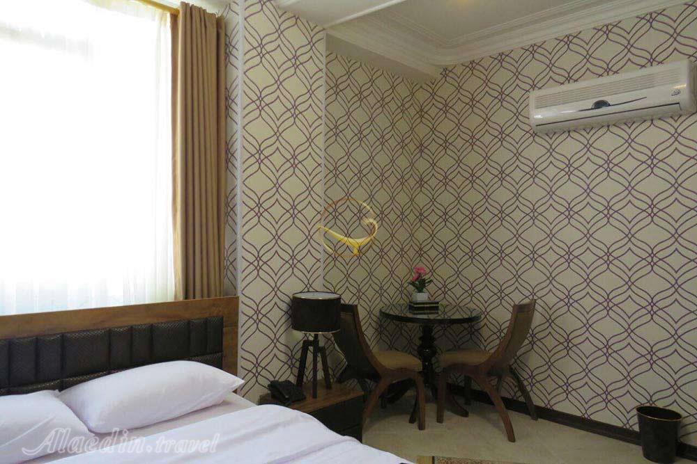 اتاق دو تخته دبل هتل آپارتمان سه ستاره کوروش کرمانشاه | علاءالدین تراول