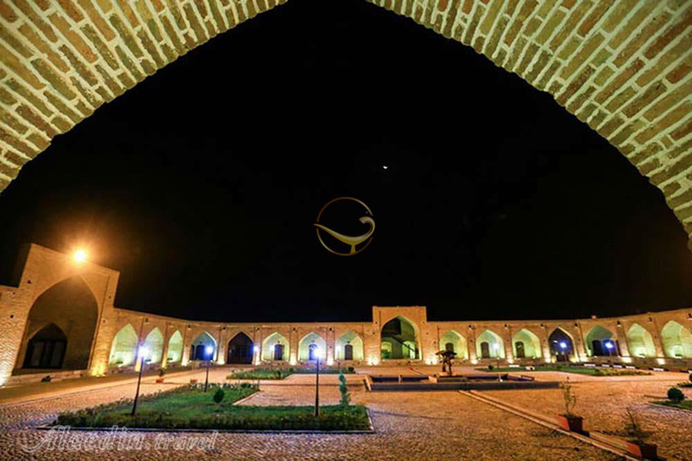 محوطه هتل پنج ستاره لاله بیستون کرمانشاه | علاءالدین تراول