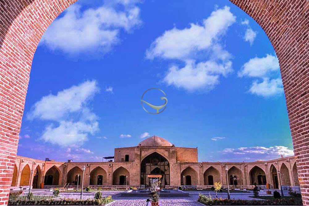 محوطه هتل پنج ستاره لاله بیستون کرمانشاه | علاءالدین تراول