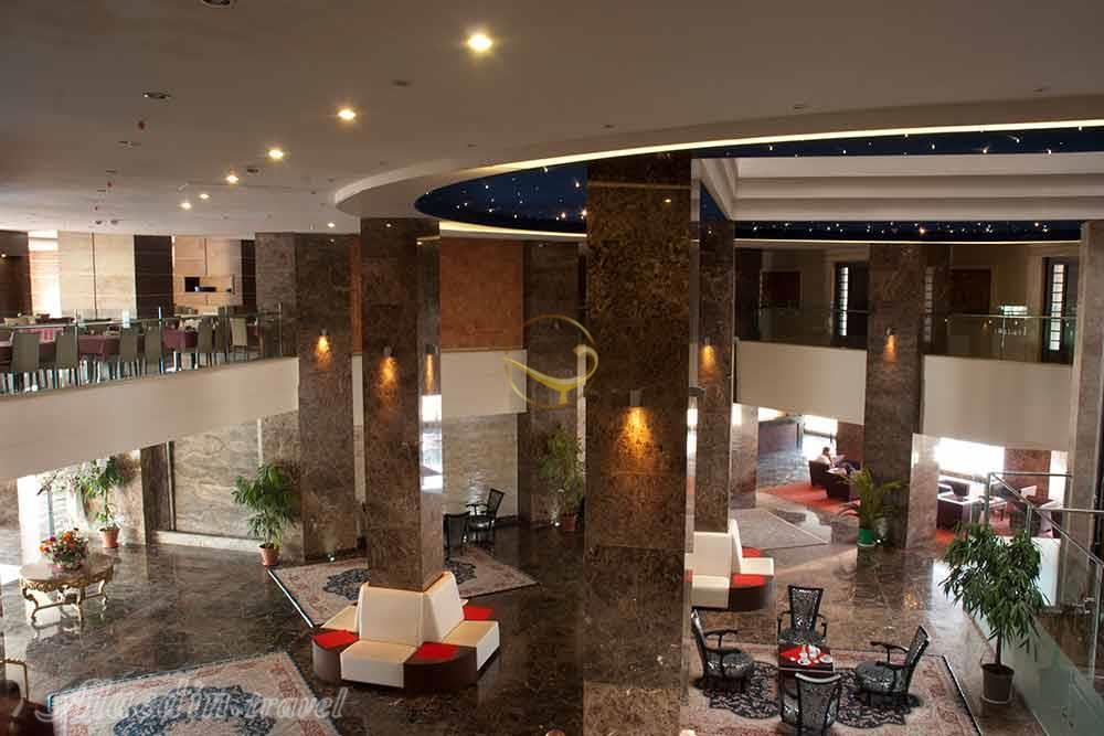 لابی هتل ۵ ستاره پارسیان کرمانشاه | علاءالدین تراول