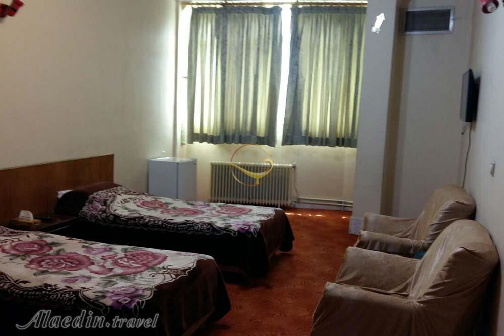 اتاق چهارتخته هتل سه ستاره رسالت کرمانشاه | علاءالدین تراول